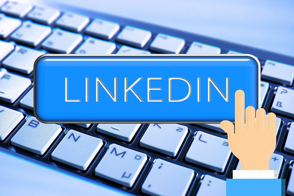 USING LINKEDIN TO ATTRACT NEW CUSTOMERS